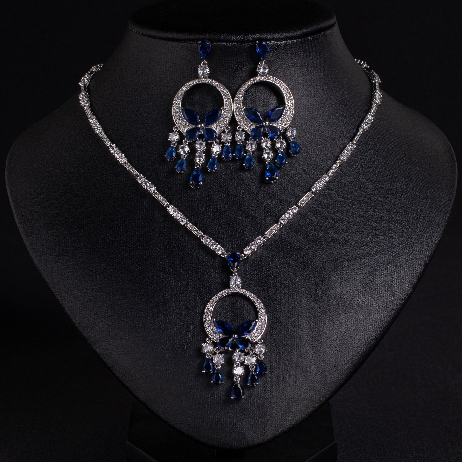 The zircon tassel necklace of the same style as cross-border jewelry is a high-end and versatile accessory for women. It is a niche, light luxury and high-end collarbone chain pic 9