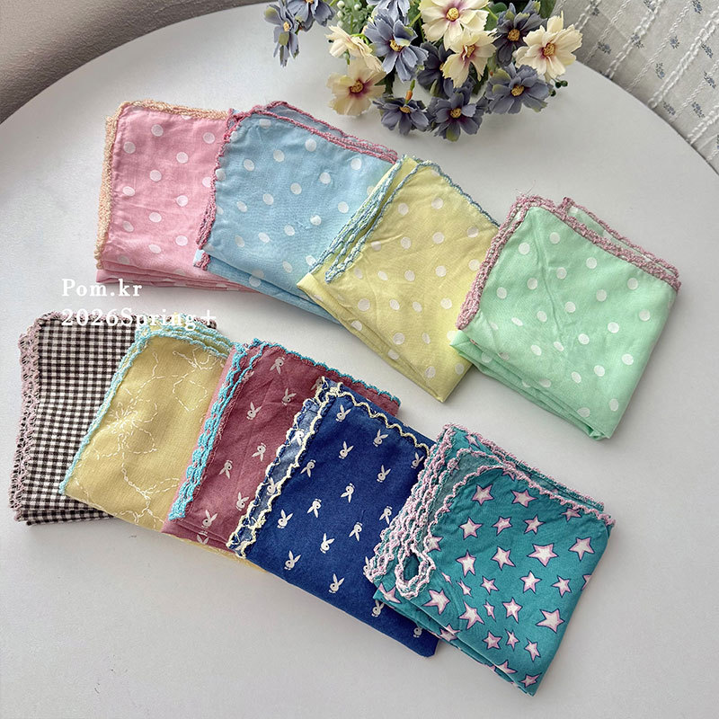 The new spring polka dot printed silk scarf is sweet and versatile. It is a neckband accessory that exudes a sense of elegance and sophistication for young girls. It is a thin and niche square scarf for women pic 4
