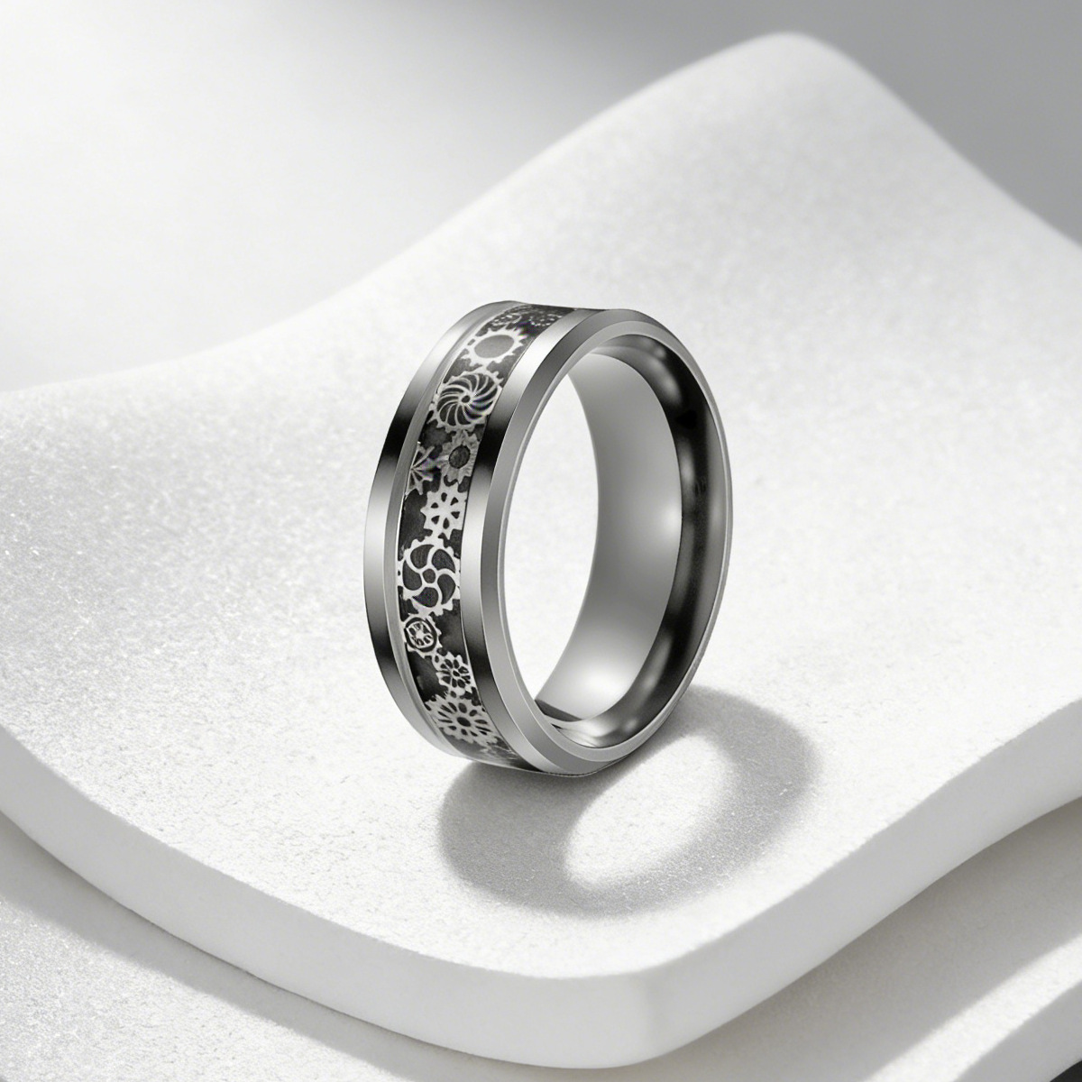 Wholesale of fashionable and personalized carbon fiber gear stainless steel rings for men and women, oil-dripping titanium steel jewelry rings from the manufacturer pic 4