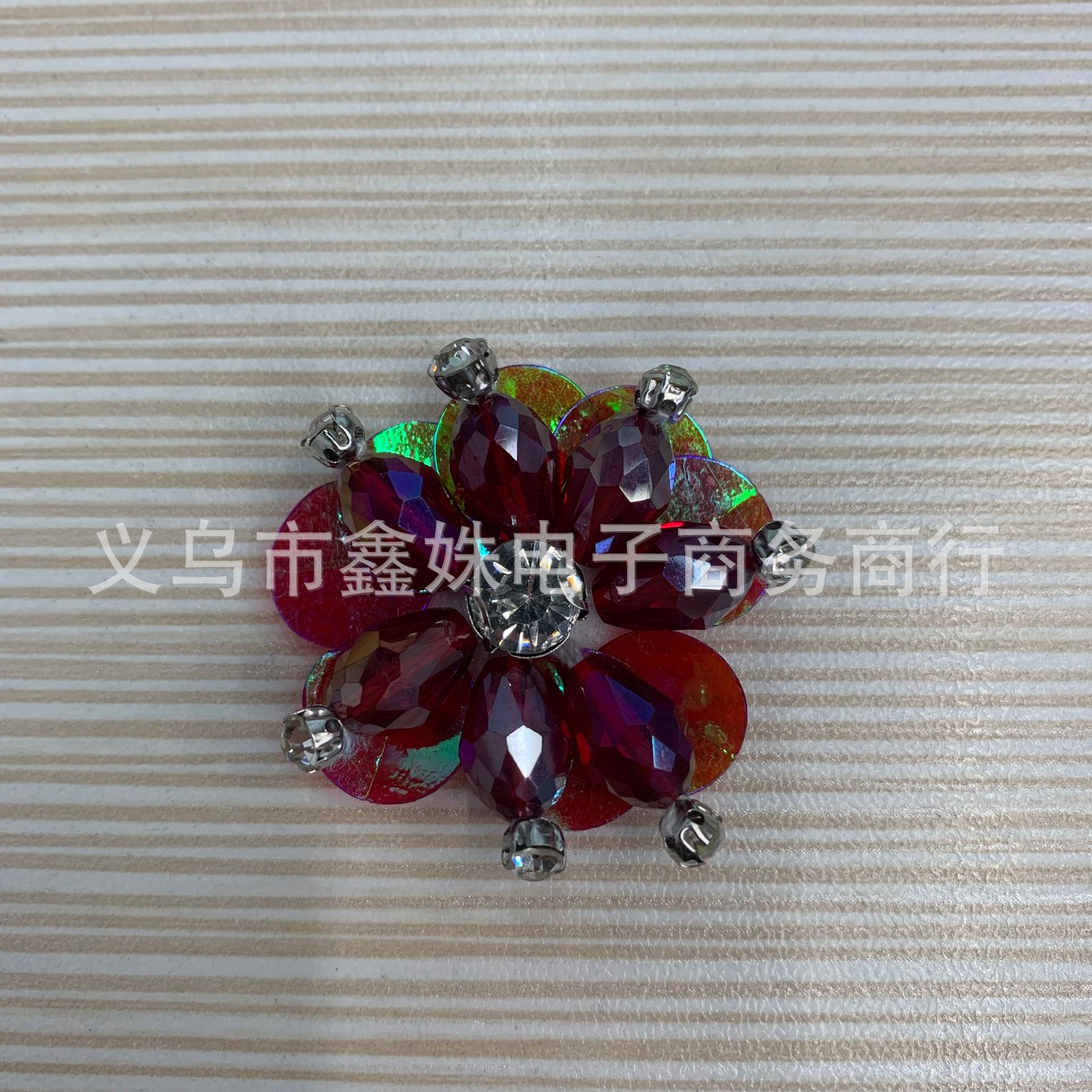 Камелия из гирлянды, гвозди с бусами, аксессуары DIY pic 36