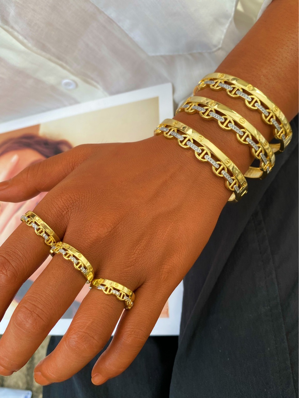 Direct sales from the manufacturer of the popular cross-border fashion hollowed-out diamond-encrusted snap-on pig nose ring and bracelet set for women pic 2