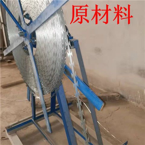 挂钩牛栏网金属防盗围栏网刺绳立柱篱笆光伏带刺钢丝网隔离栅详情8