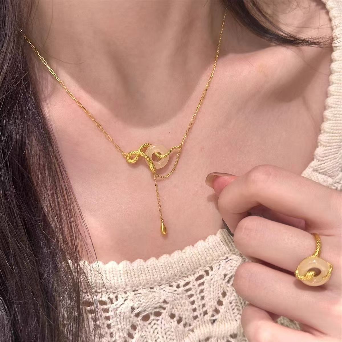 蛇项链女复古精致黄金色灵蛇平安扣吊坠小众设计 感气质锁骨链详情5