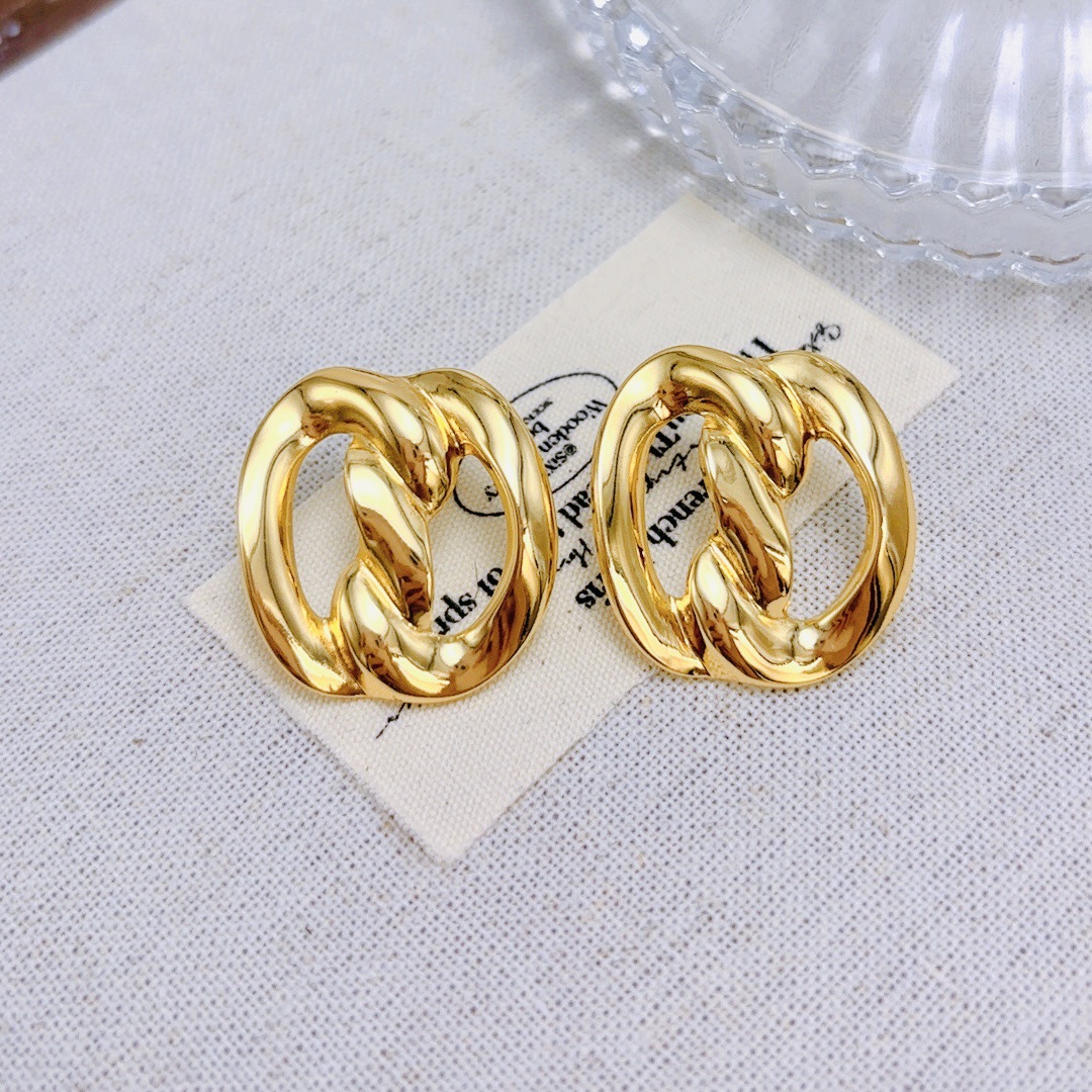 2024 Cross-border bestsellers: Fashionable and versatile, light luxury style, heart-shaped stud earrings, high-end ins style, internet-famous style, elegant pic 8