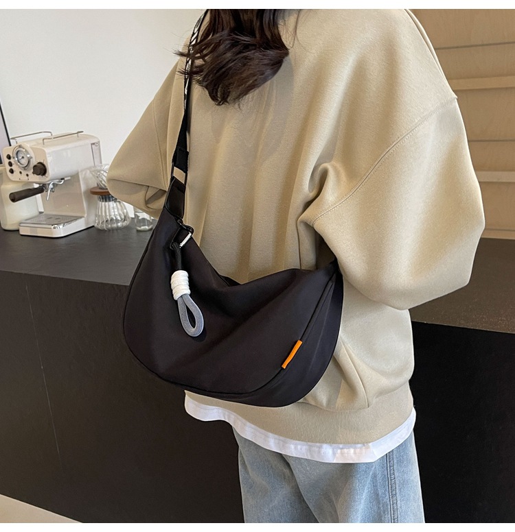 Casual nylon fabric bag for women, 2024 new trendy Korean style crossbody dumpling bag, versatile large-capacity canvas single-shoulder bag pic 9