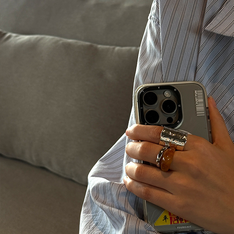 A niche and unique irregular-shaped resin ring with a cold opening shows off. The open copper electroplated ring pairs well with a versatile ring for women pic 9