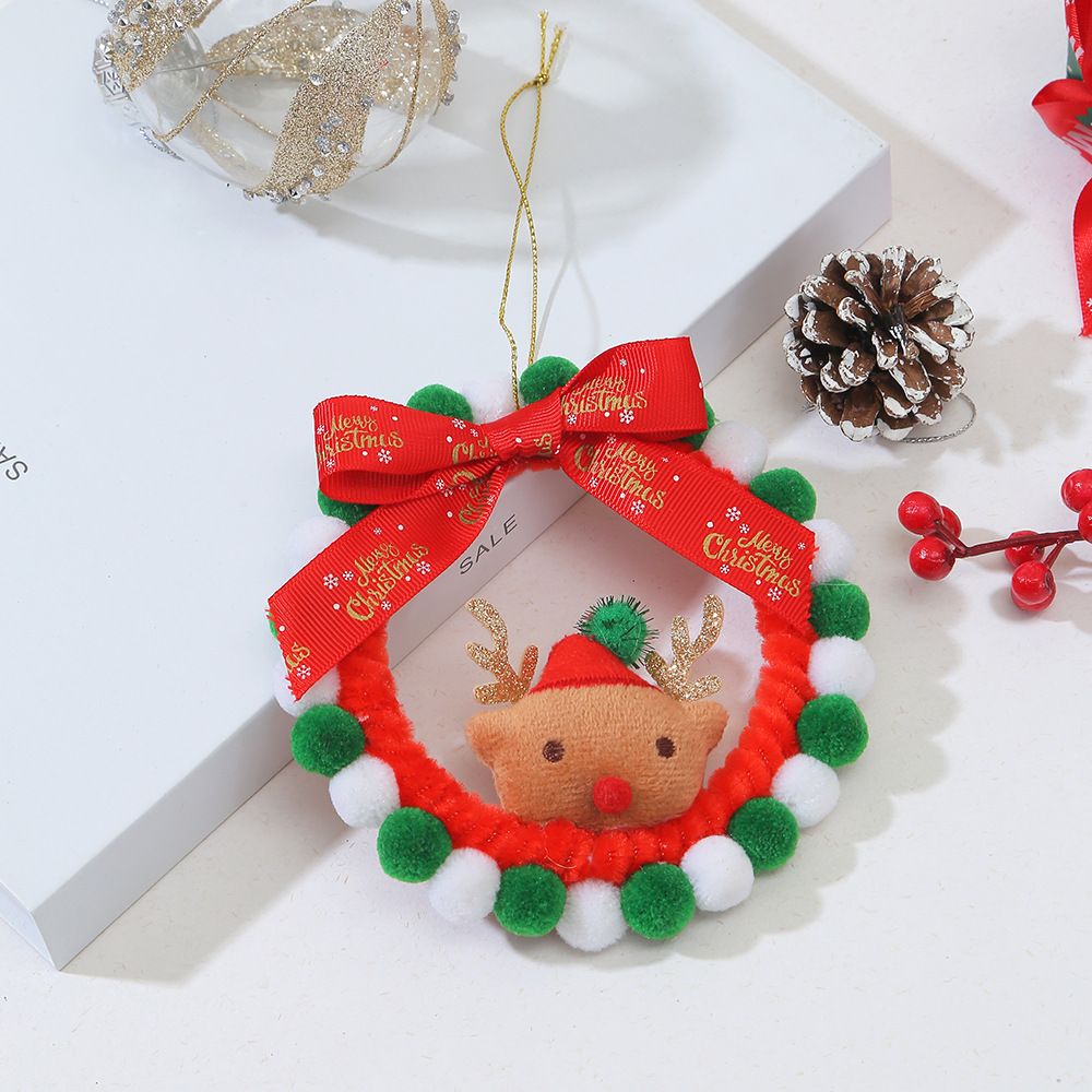 跨境圣诞节花环橱窗门上小鹿圣诞元素氛围感场景布置工厂直销批发详情4