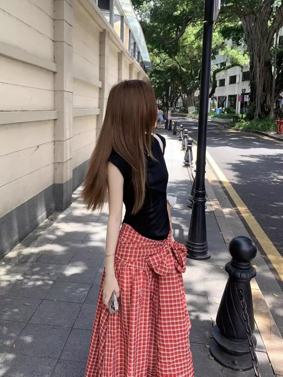 Retro red spicy girl checkered strappy skirt, a new summer design with a niche fashion sense, high-waisted long dress pic 9