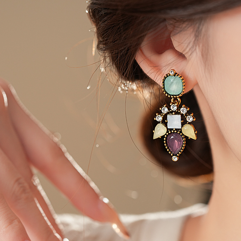 银针欧美夸张树脂镶钻花朵耳钉时尚小众设计感耳环轻奢高级感耳饰详情10