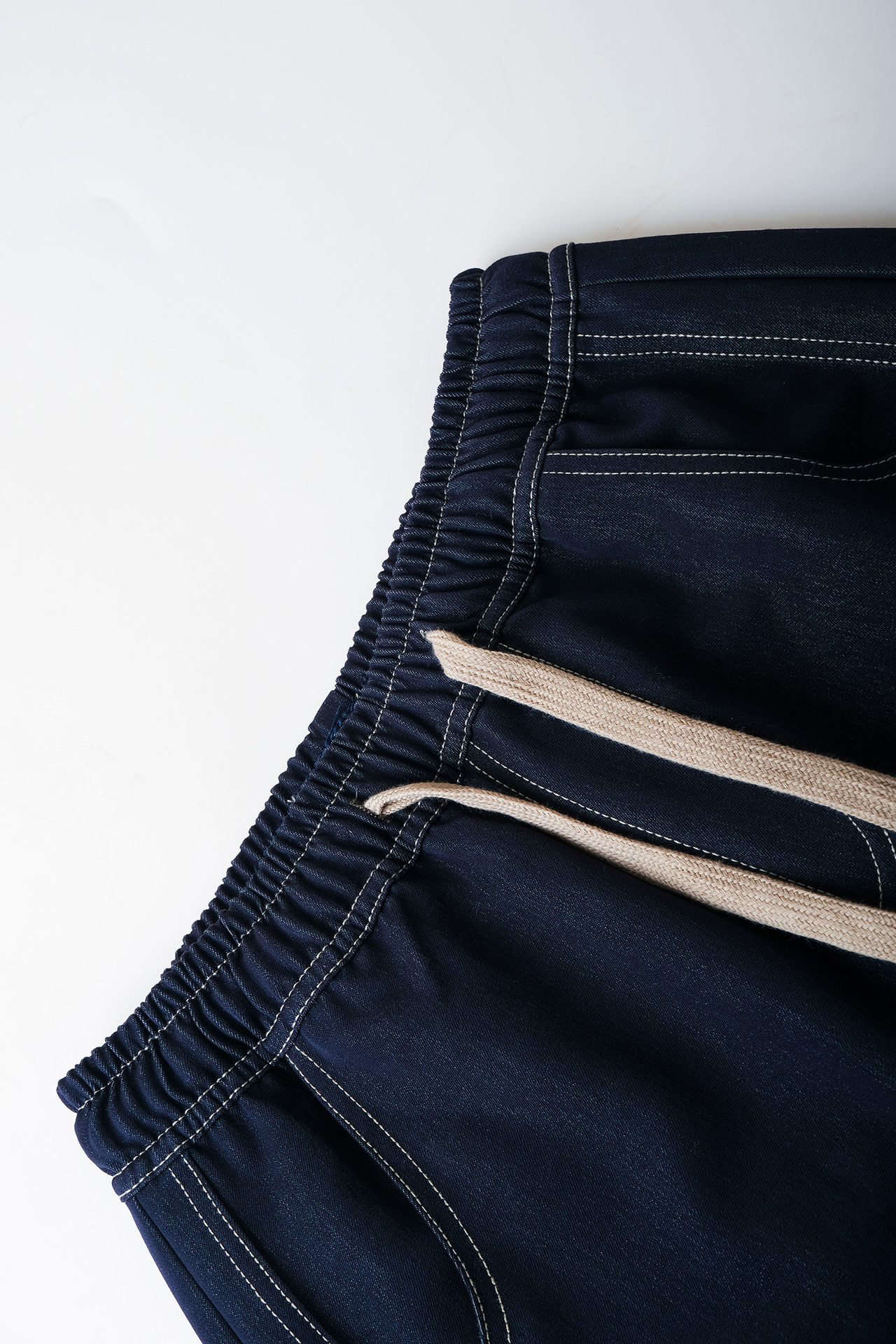 Slim and flattering ~ Casual retro wide-leg jeans for women in early spring, loose and slimming, straight-leg pants with a drawstring effect pic 13