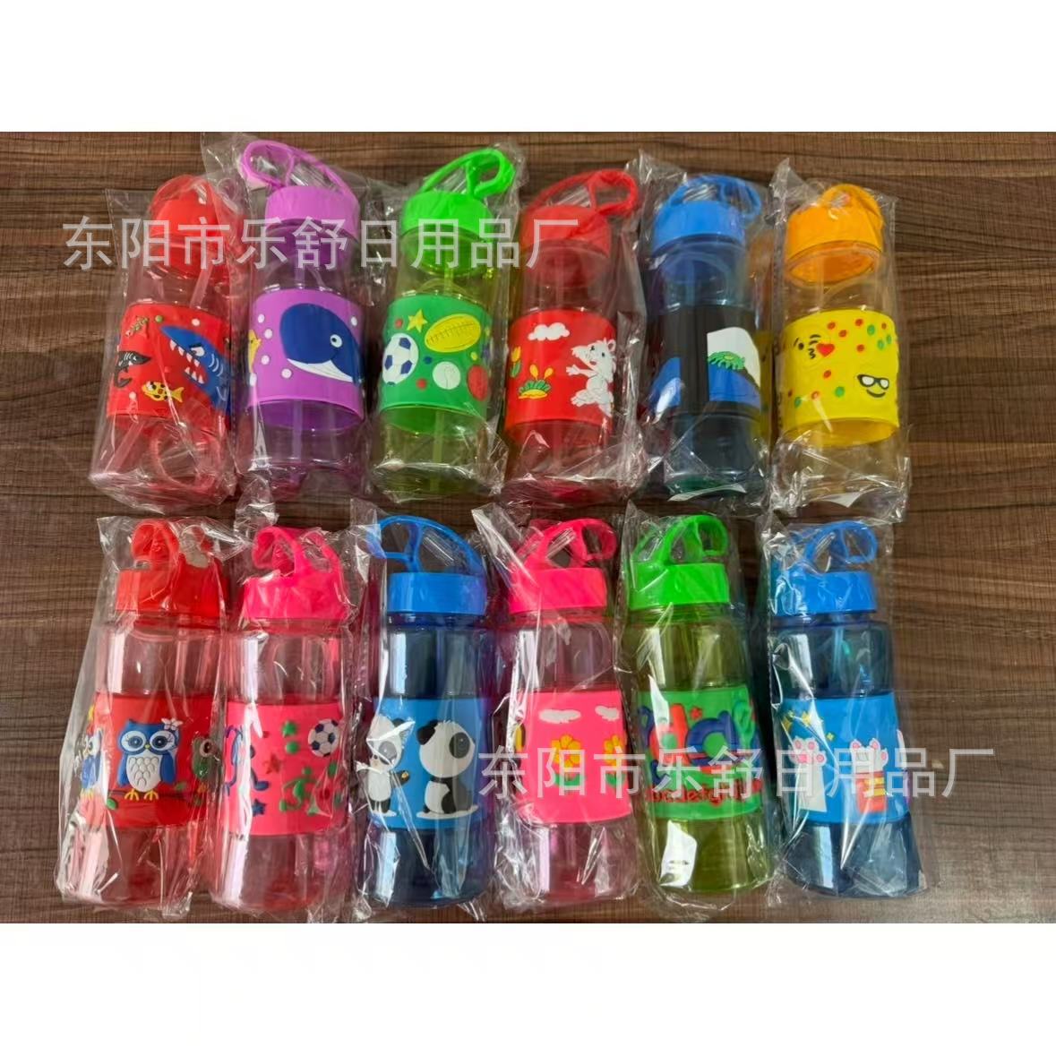 厂家直供新款夏季卡通图案可爱水杯学生儿童便携大容量软胶吸管杯详情3