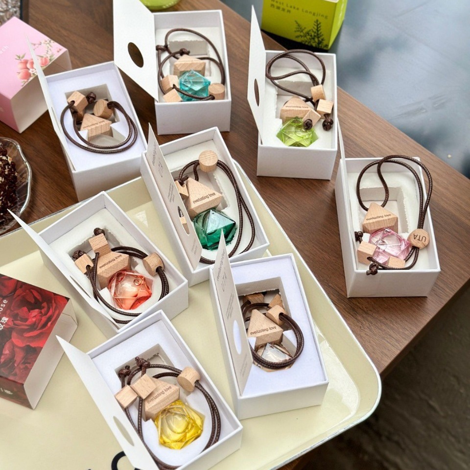 UTA车载挂件香薰纯植物精油萃取小众高级感精油香薰持久扩香详情5