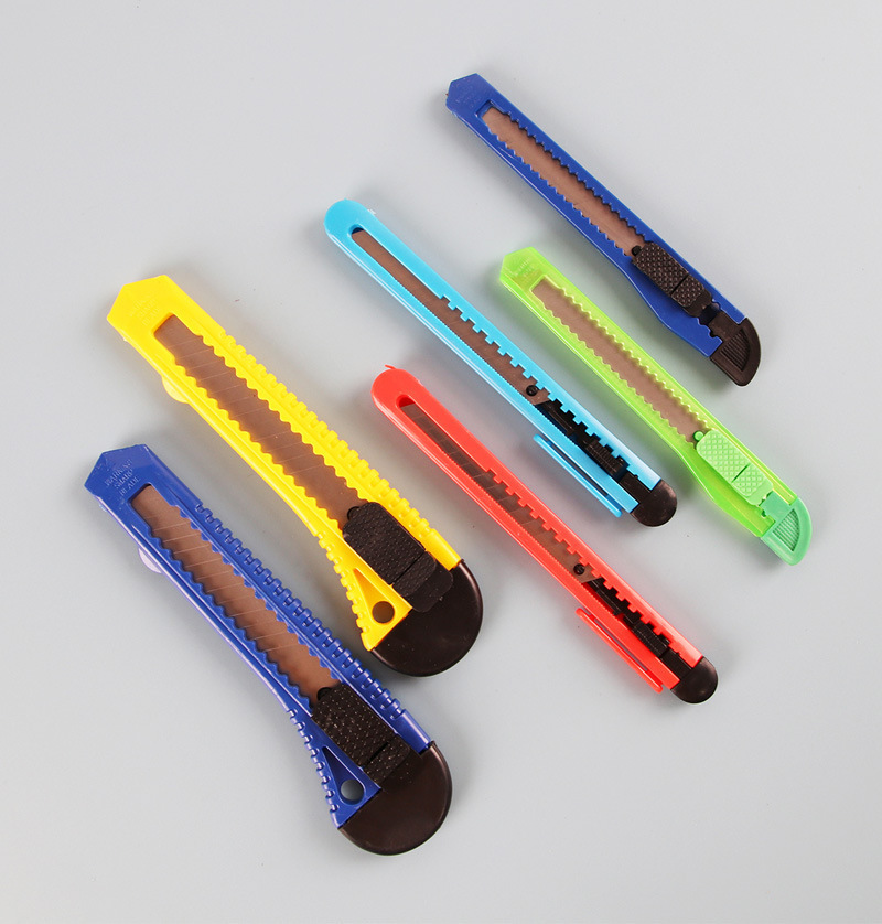 大号塑料美工刀裁纸刀壁纸刀办公裁纸刀加厚拆快递开箱刀厂家批发详情2