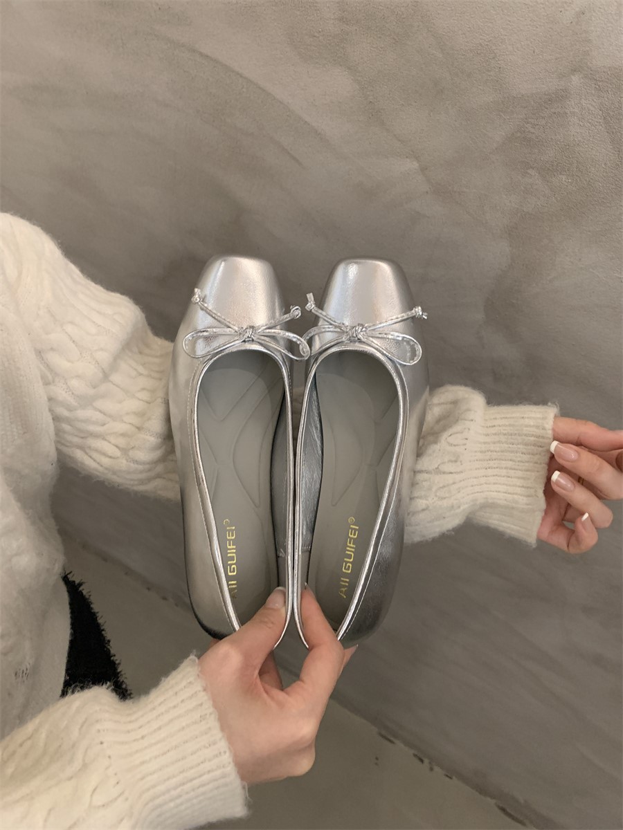 Silver single shoe with a shallow bow, a new French gentle evening style flat ladle for women in the spring of 2025 pic 12