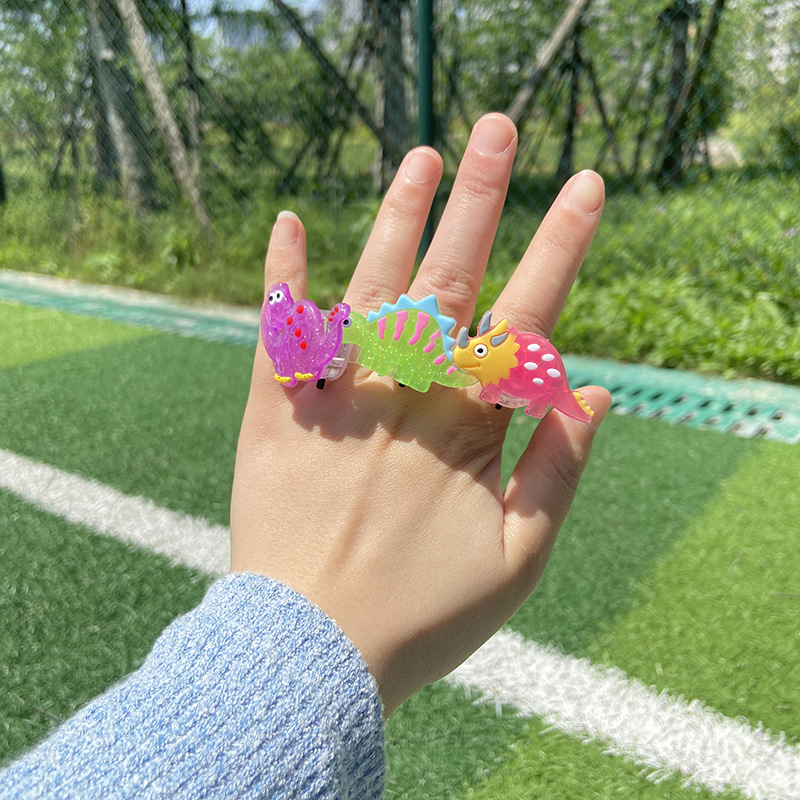 亚马逊热销树脂卡通恐龙发光戒指荧光LED手指灯儿童派对戒指套装详情15