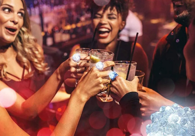 【小额批发】草莓戒指会发光玩具闪光戒指LED亚马逊手指灯tpr软胶详情1