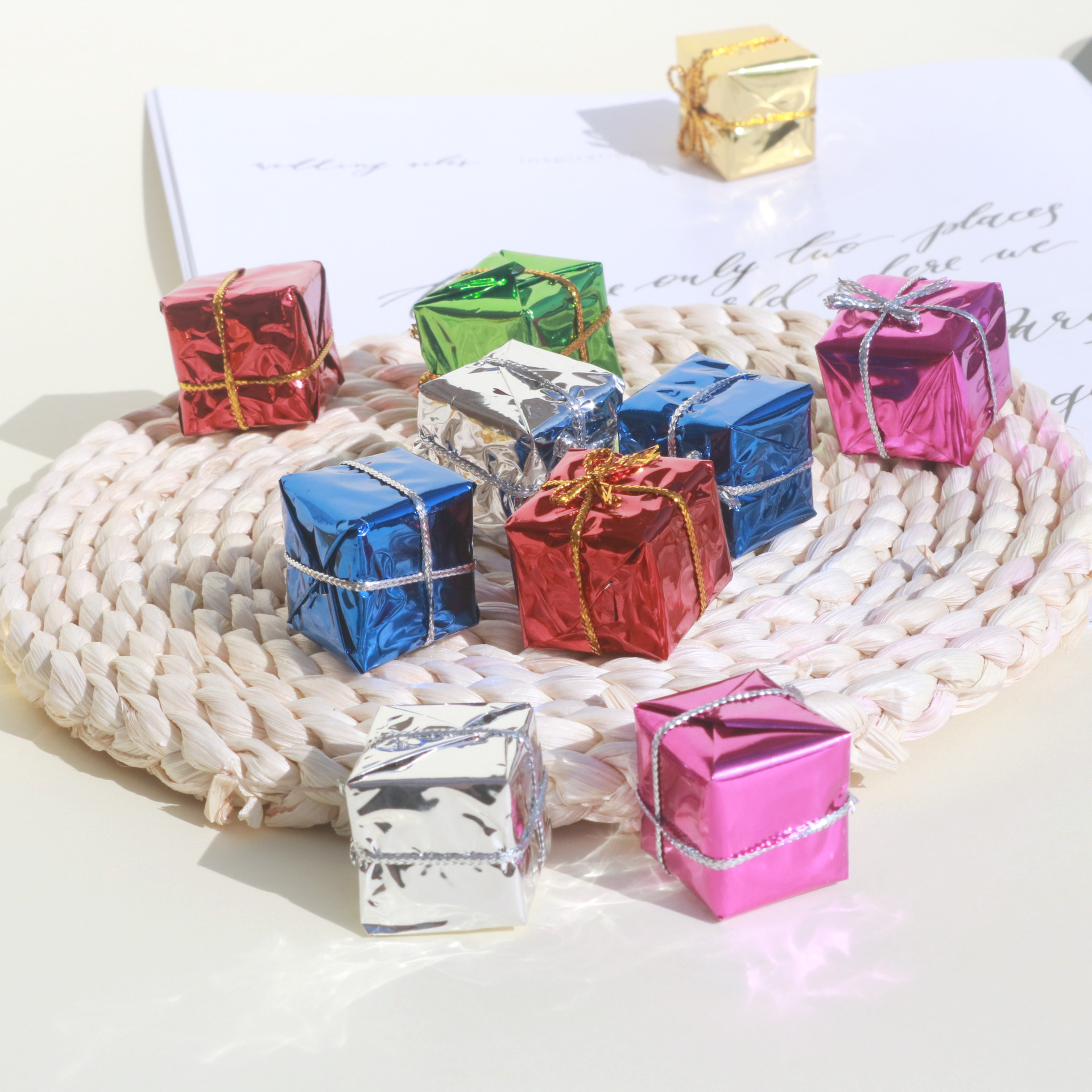 圣诞树装饰品圣诞镭射小礼包六色装饰挂件节日礼盒工艺品创意礼品详情3