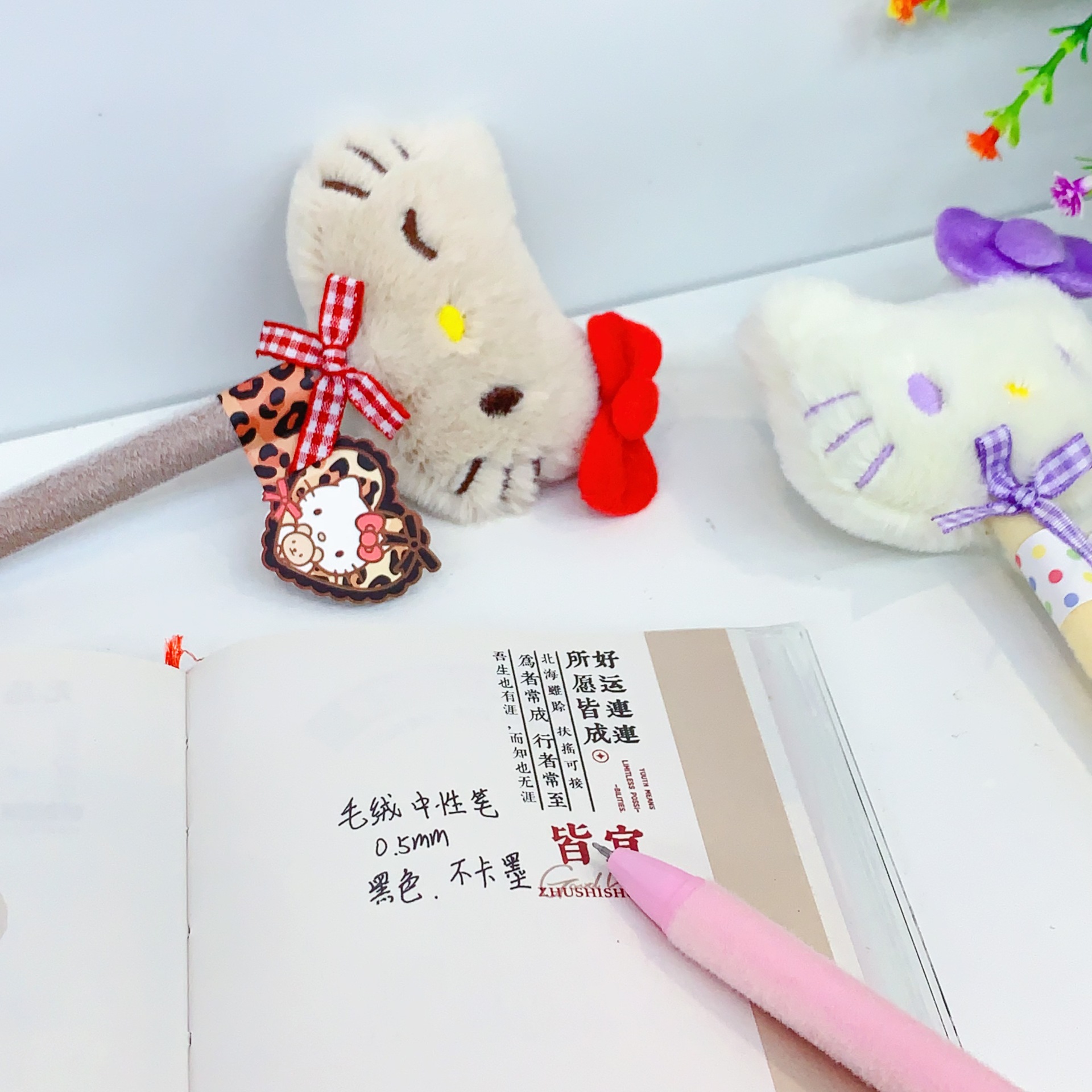 The new Hello Kitty plush press gel pen is cute and fun. The top of the plush press has a core that makes writing smooth pic 13