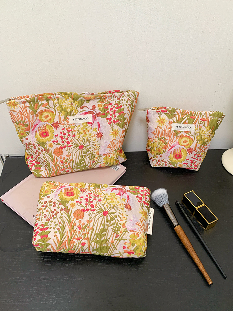 ins新款浮雕花化妆包大容量护肤收纳包女士手拿包拉链帆布收纳包详情4