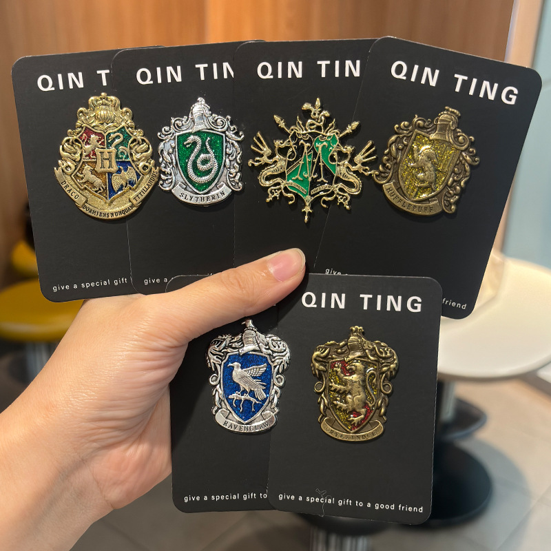 哈利波特周边格兰芬多斯莱特林学院浮雕纹理复古怀旧合金徽章胸针详情2