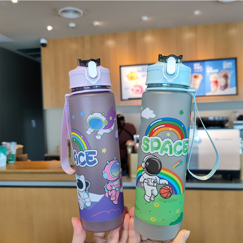 夏季卡通太空人磨砂水杯弹跳盖吸管杯便携提绳PC塑料杯宇航员水瓶详情4