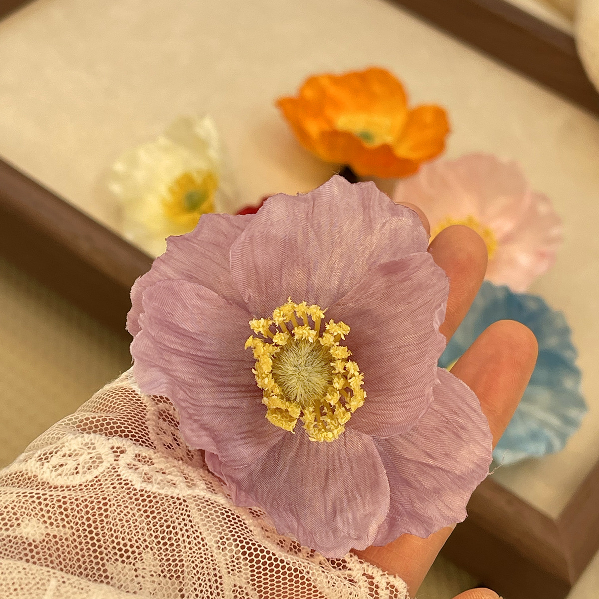 The new spring and summer faux poppy flower hair clip has a pure and elegant atmosphere. The side clip is a photo-taking hair accessory and a super fairy-like hair flower clip pic 7