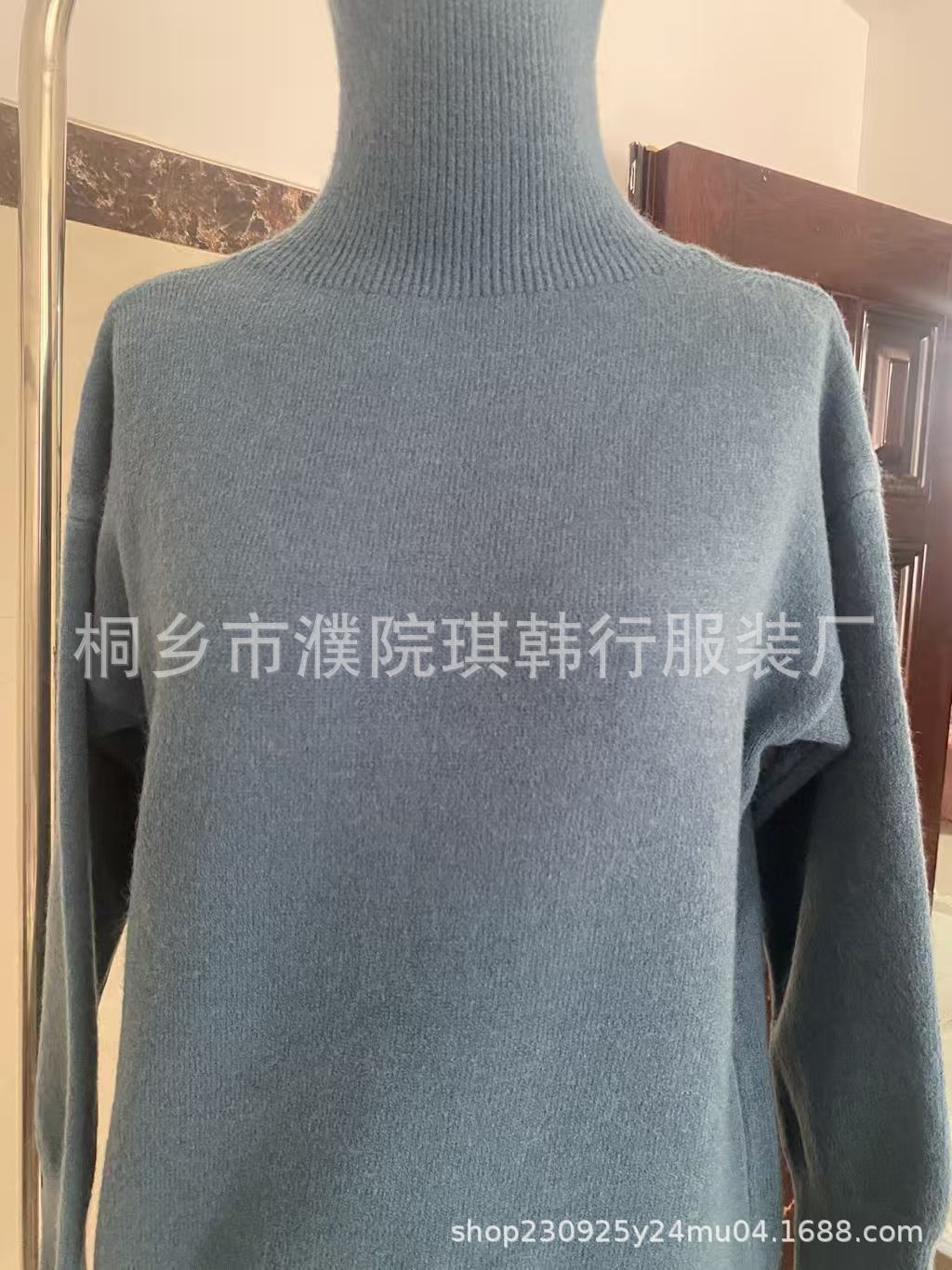 A loose and versatile knitted pullover with a laid-back style for women to wear over a high-neck sweater from Europe and America in the autumn and winter of 2025 pic 14
