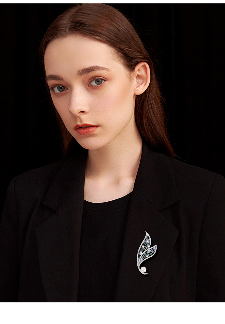 简约百搭鱼尾胸针轻奢镶钻珍珠胸花衬衫外套防走光别针配饰详情13