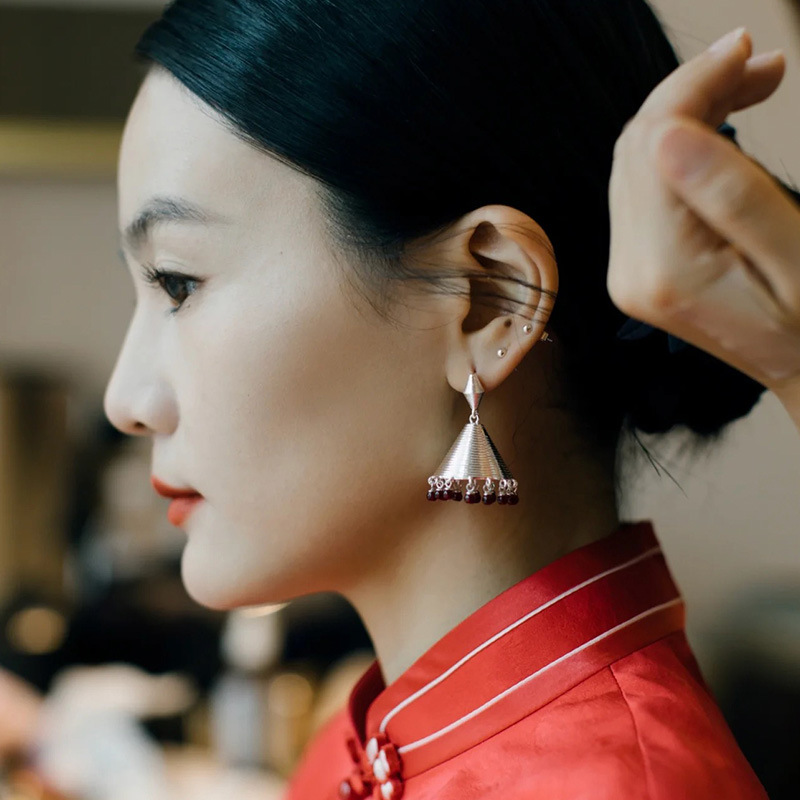 复古螺旋纹理石榴石耳环小众设计个性时尚耳饰轻奢高级感风铃耳坠详情3