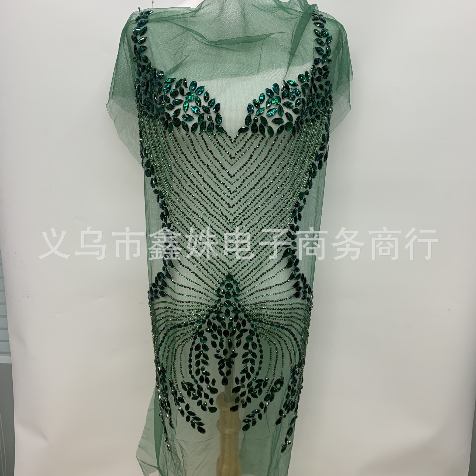 Green high-quality exquisite rhinestones are fashionable and sexy accessories for wedding dresses and evening gowns pic 5