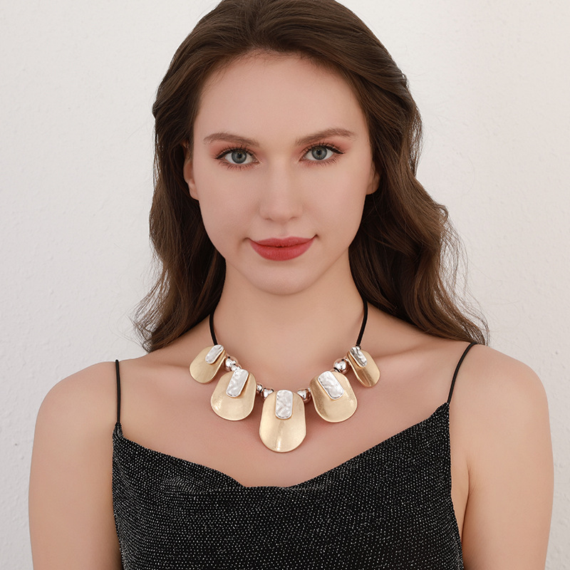 跨境亚马逊复古时尚女士短项链夸张百搭锁骨链金属拼接锁骨链批发详情4