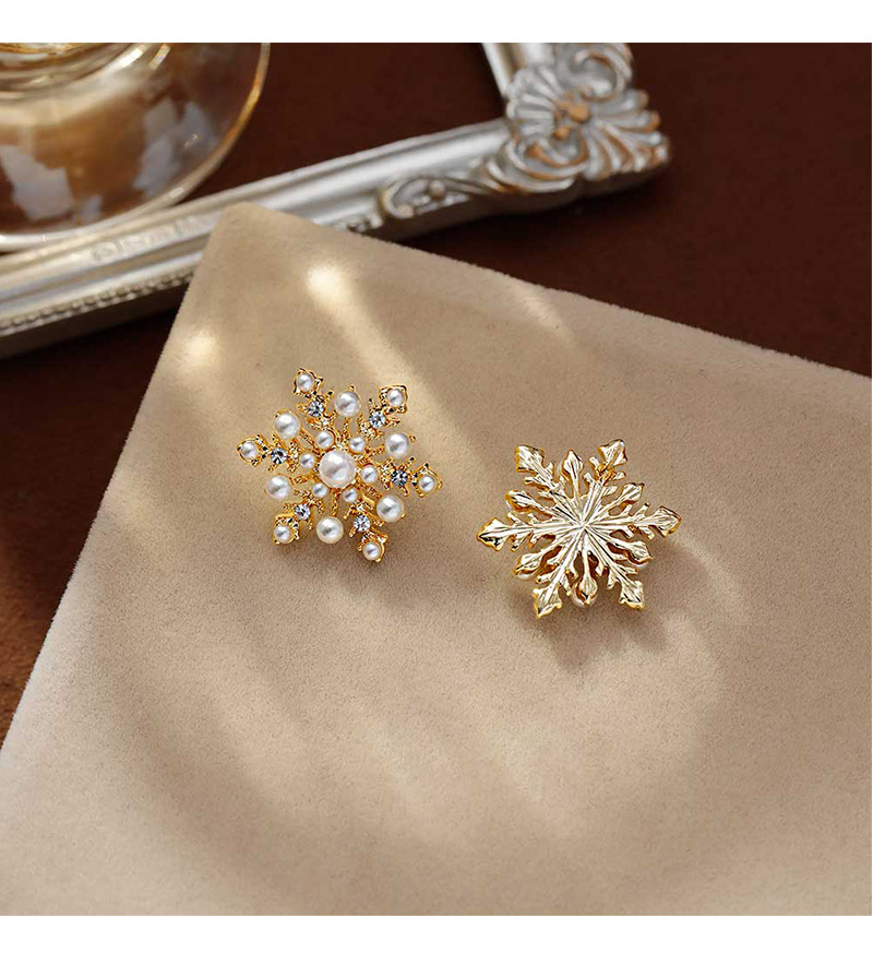 Hyacinth925 Silver Needle Exquisite Zircon Snowflake Stud Earrings Autumn/Winter 2026 New bestseller, high-end and unique design earrings for women pic 11