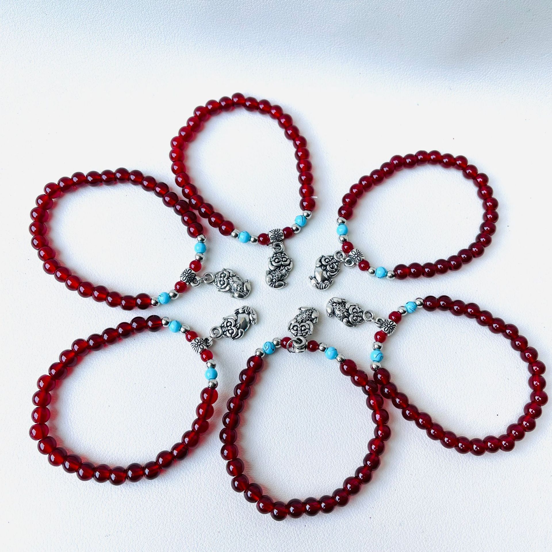 【1-8区】单圈石榴石手链 50/捆单圈石榴石手链复古小吊坠配饰手串红色手链地摊礼品赠品1元批发详情3