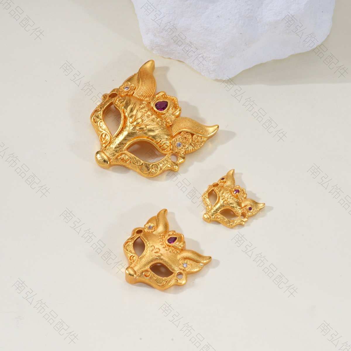 Sand gold diamond-encrusted fox mask pendant, hollowed-out LAN Yan fox necklace bracelet pendant accessory, diy handcrafted accessory pic 11