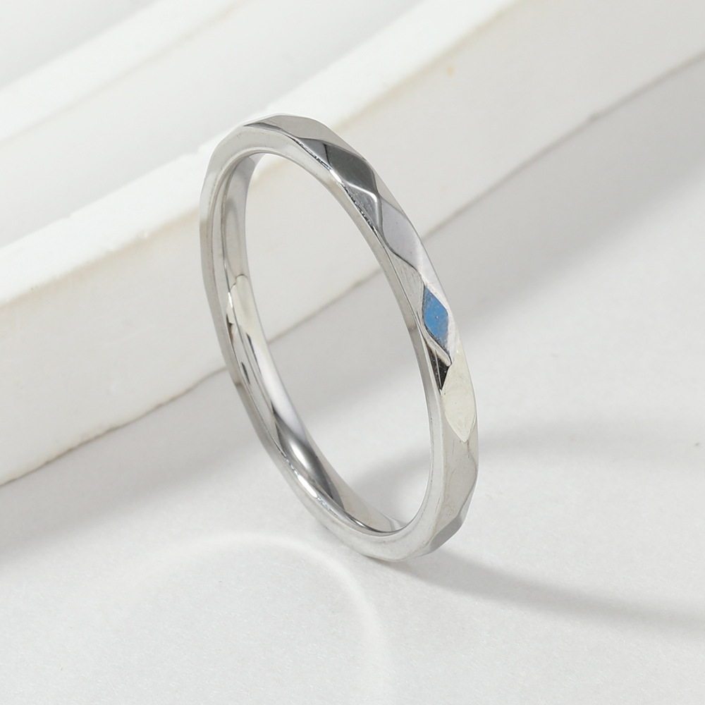 跨境新款钛钢戒指不掉色高级感2mmV形波浪批花菱形戒指冷淡风指环详情6