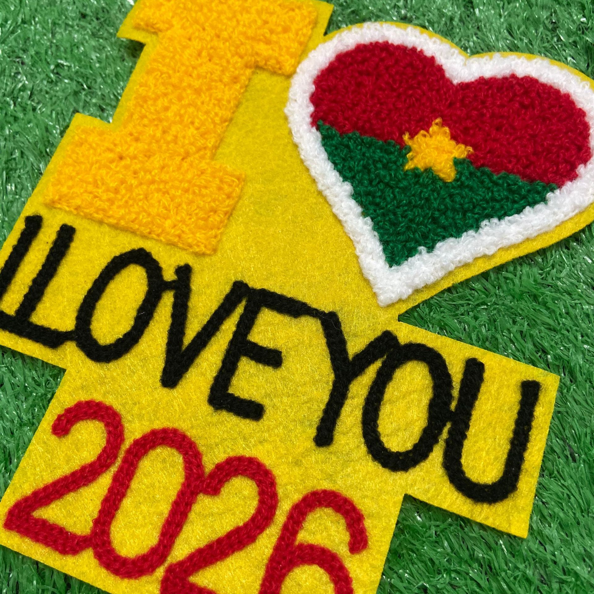 热款ILoveyou2026卡通服装毛衣布贴补丁贴毛巾绣刺绣标徽章详情4
