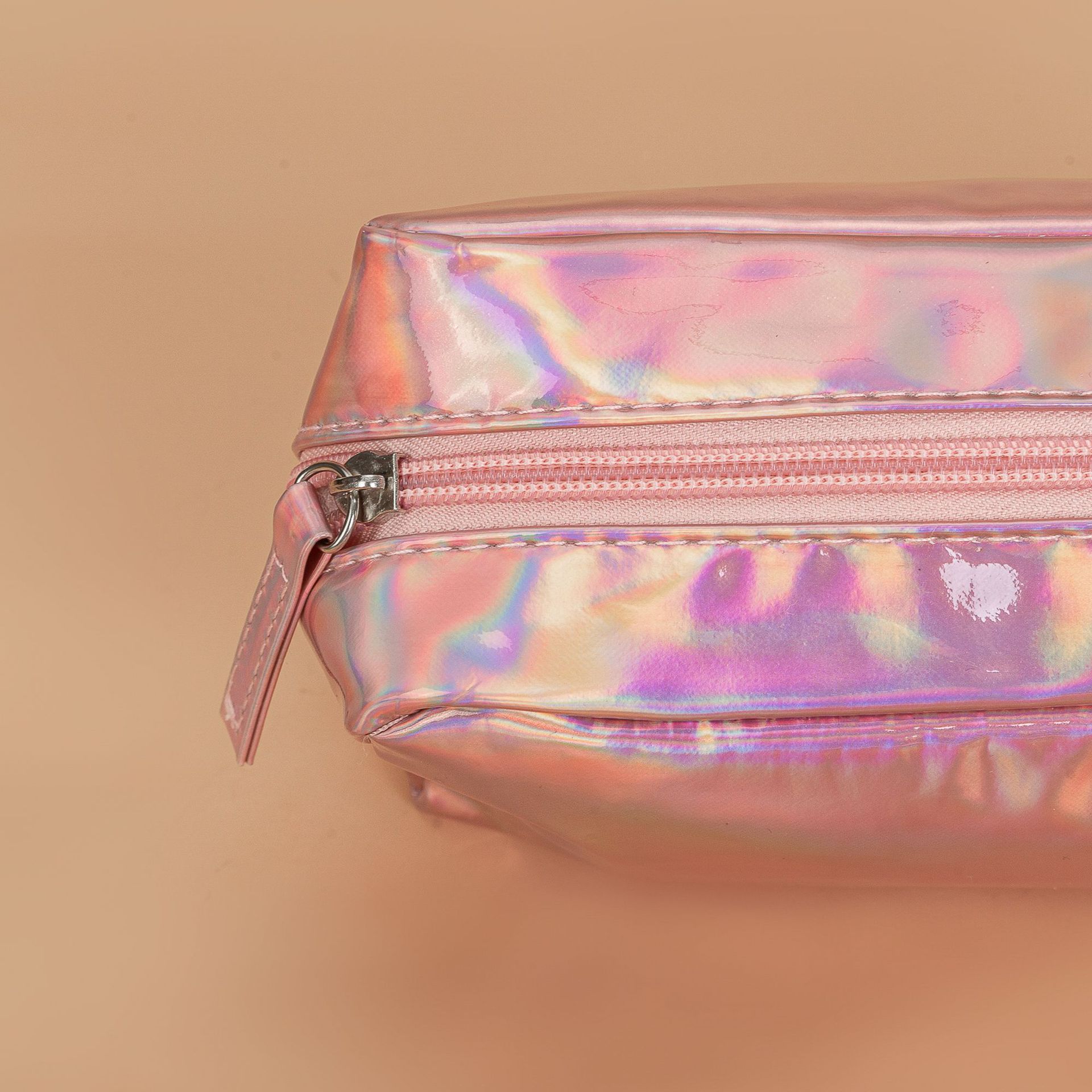 现货时尚幻彩镭射PU化妆包随身便携防水皮革旅行彩妆收纳洗漱包详情8