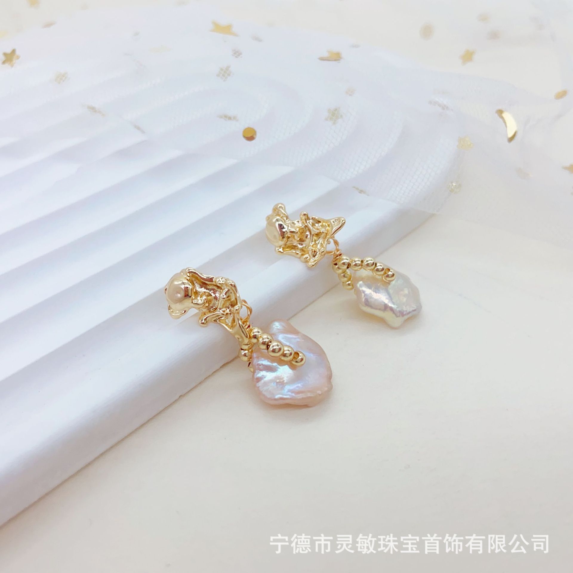 暮霞与巴洛克珍珠耳钉新款秋冬女高级感耳钉气质精致跨境详情3