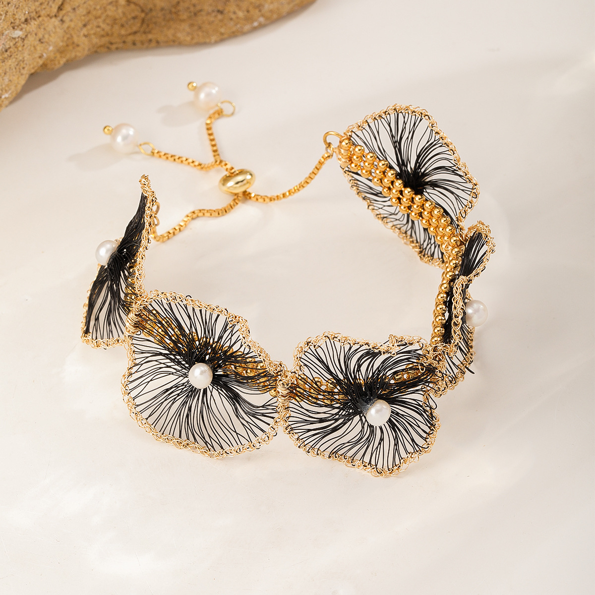 娜莎法式小众铜丝手工钩织山茶花朵项链手链套装轻奢高级感配饰详情9