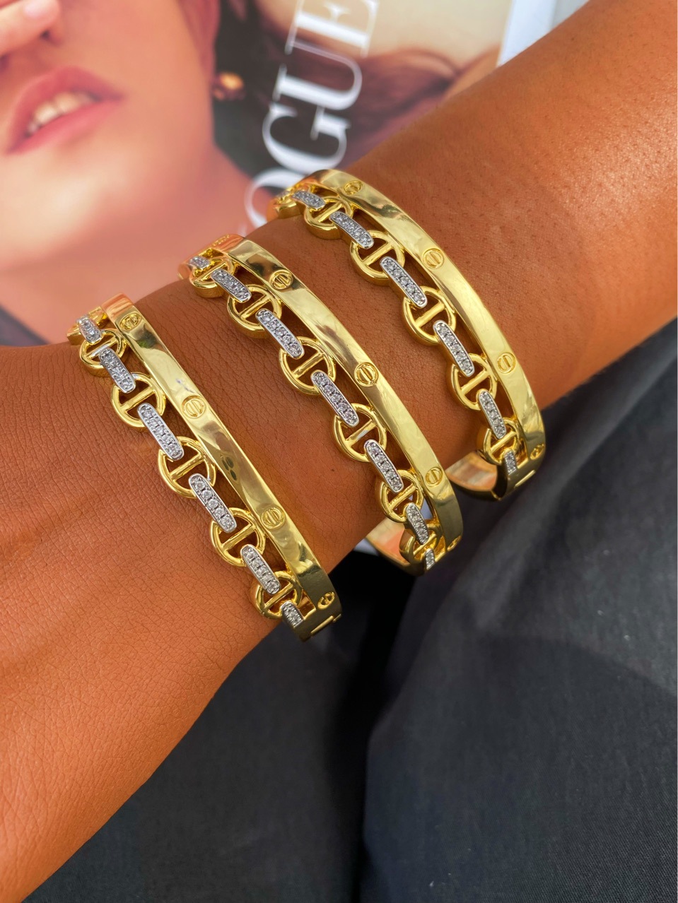 Direct sales from the manufacturer of the popular cross-border fashion hollowed-out diamond-encrusted snap-on pig nose ring and bracelet set for women pic 1