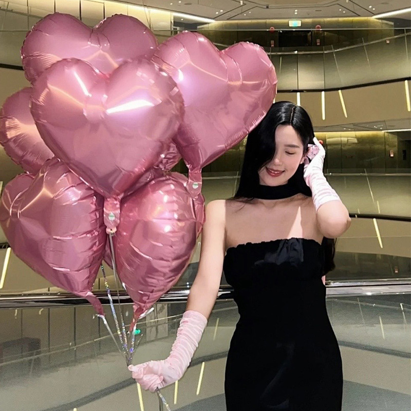 18寸爱心铝膜气球婚庆婚房布置七夕情人节派对飘空爱心气球批发详情4