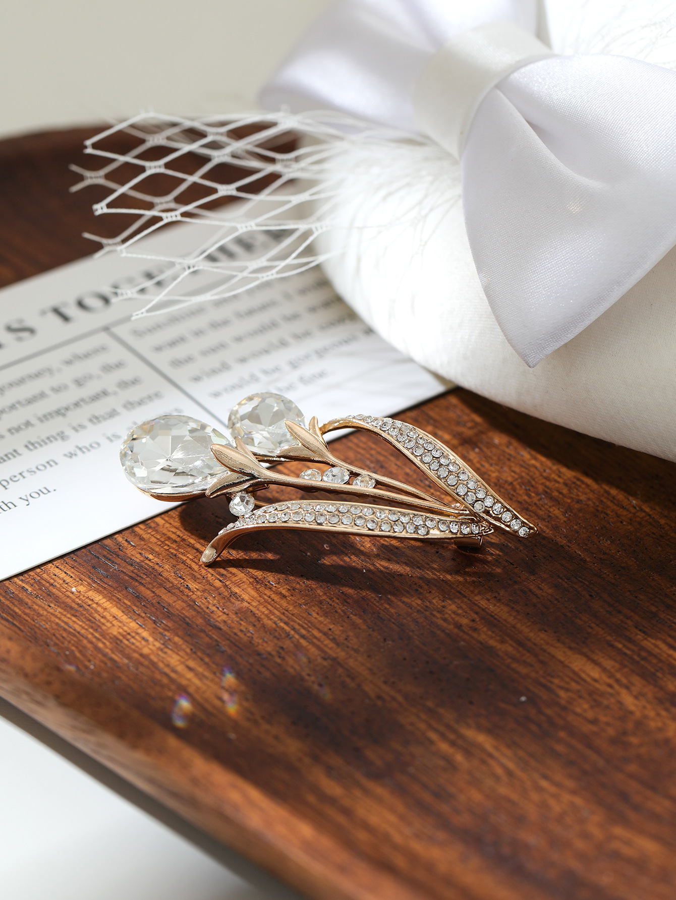 精致郁金香女高档水晶胸花百搭气质高端时尚别针大衣外套胸针配饰详情4