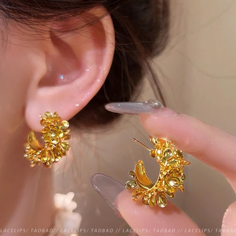 Spring/Summer 2025 fresh and elegant flower earrings for women, a light luxury and high-end look, pearl stud earrings, super fairy-like, versatile and elegant earrings pic 57