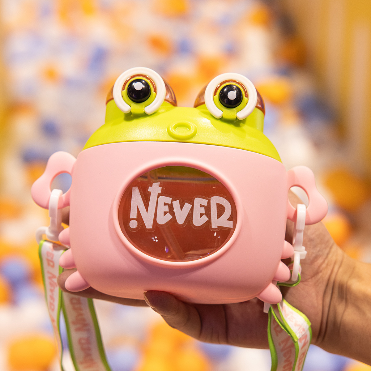 A high level of appearance for children, a double-drinking straw cup, a cute crab plastic water cup, and a portable backpack bouncy cup for outdoor use pic 3