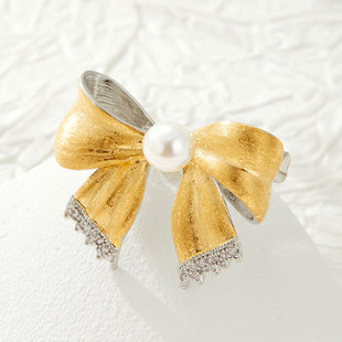 原创设计国风轻奢金色拉丝竹叶胸针铜合金镶锆淡水珍珠高级感别针详情5