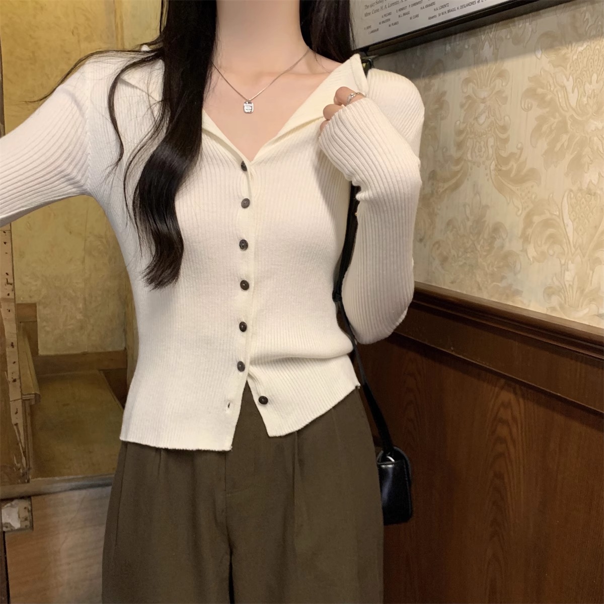 法式翻领长袖针织开衫女秋季2024新款小众设计感修身打底短款上衣详情8