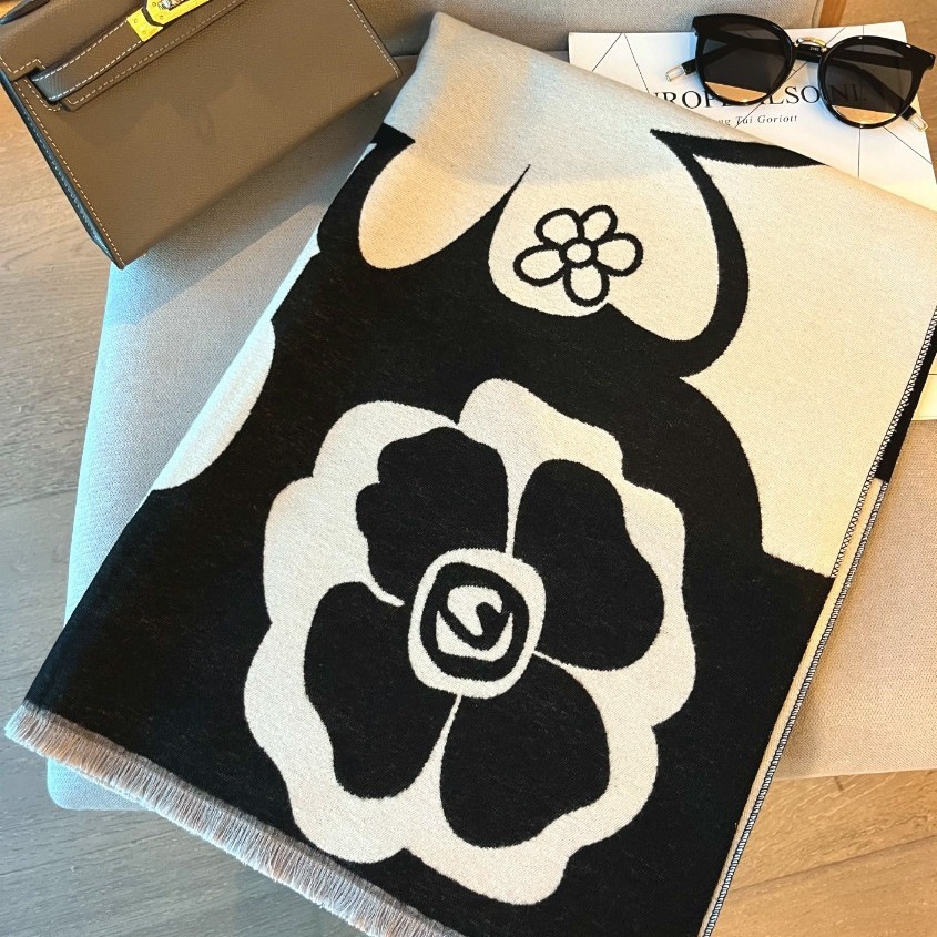 新款秋冬围巾轻奢高级感披肩保暖百搭女韩系氛围感围巾C家大披肩详情10