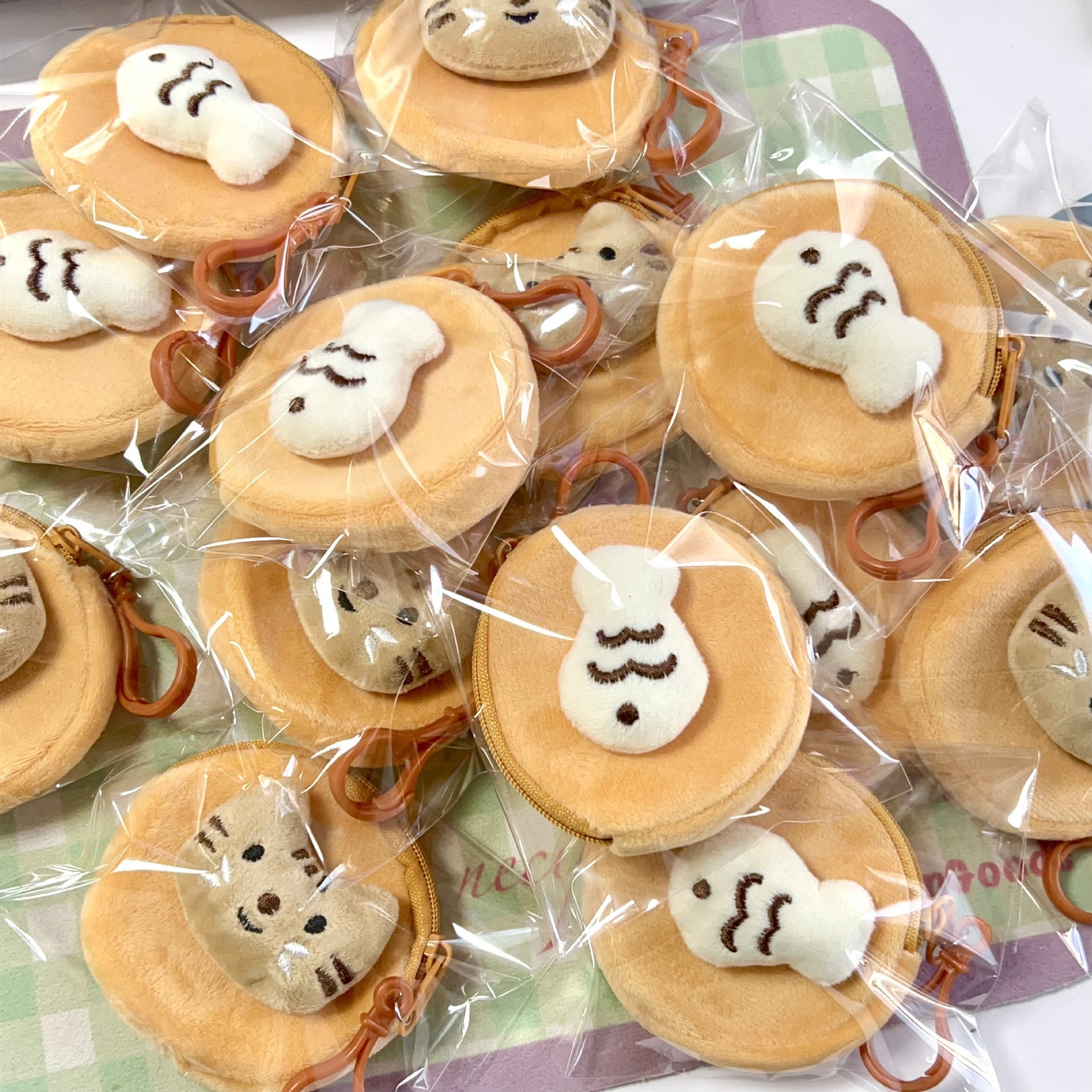 小红书同款小猫小鱼毛绒零钱包卡通情侣公仔包包挂件耳机包卡包详情2