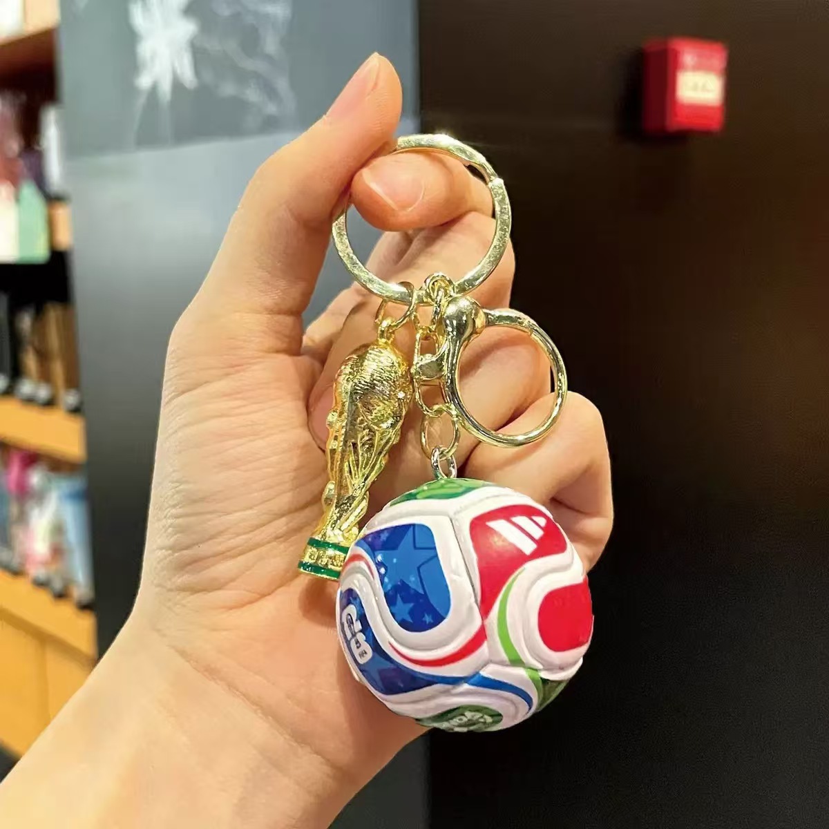 2026世界杯纪念小礼品仿真足球钥匙扣挂饰汽车包包小挂件礼品批发详情4