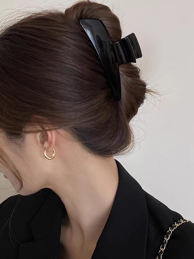 2025 Niche design Korean large hair clip for women, simple and versatile shark clip for the back of the head pic 3